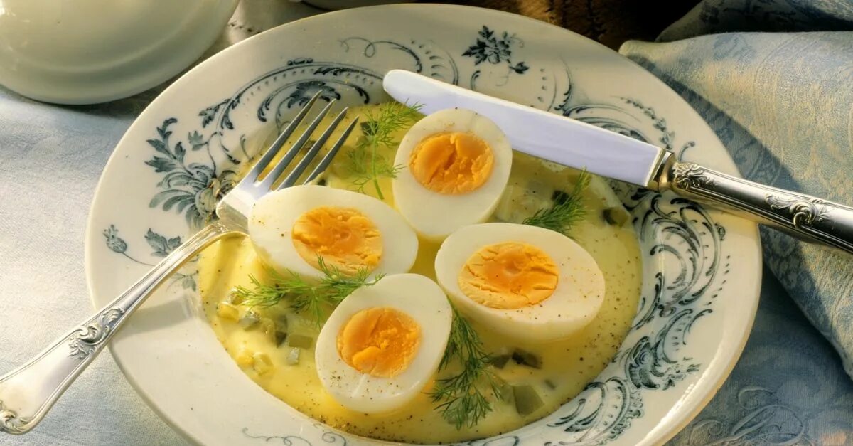 Вареные яйца. Soft boiled Eggs. Считается ли отварные яйца полезным блюдом на ужин. Можно ли отварное яйцо стол 5. Можно ли есть на ночь вареные яйца