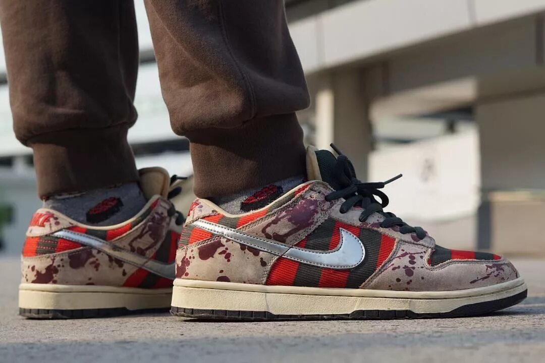 Фредди найк. Nike SB Dunk Low Freddy Krueger. Nike SB Dunk Freddy Krueger. Nike SB Dunk Low Pro Freddy Krueger. Nike SB Dunk Freddie Kruger.