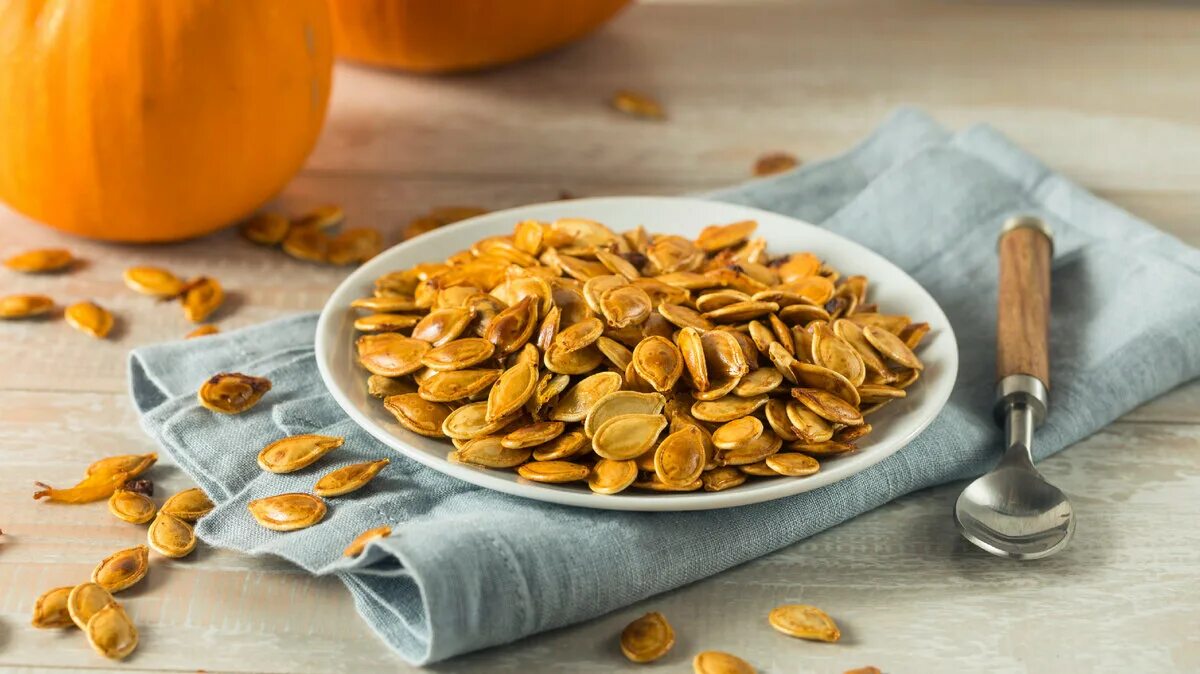 Семена тыквы неочищенные. Семена тыквы. Тыква для семечек. Семечки тыквенные неочищенные. Тыквенные семечки очищенные.