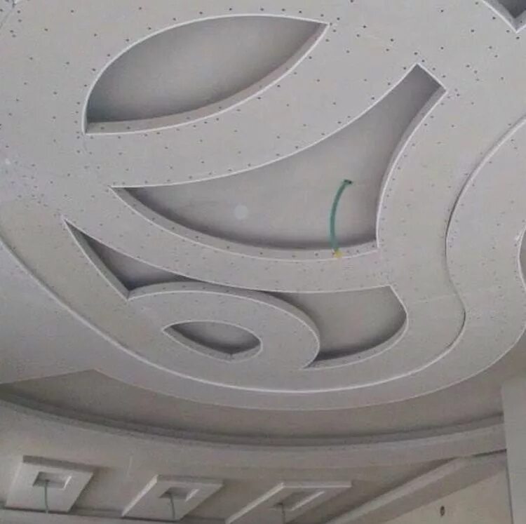 Фигурные потолки из гипсокартона. Гипсокартонов узор. Фигурный потолок. Гипсокартонов узор. Фигурный гипсокартонный потолок.