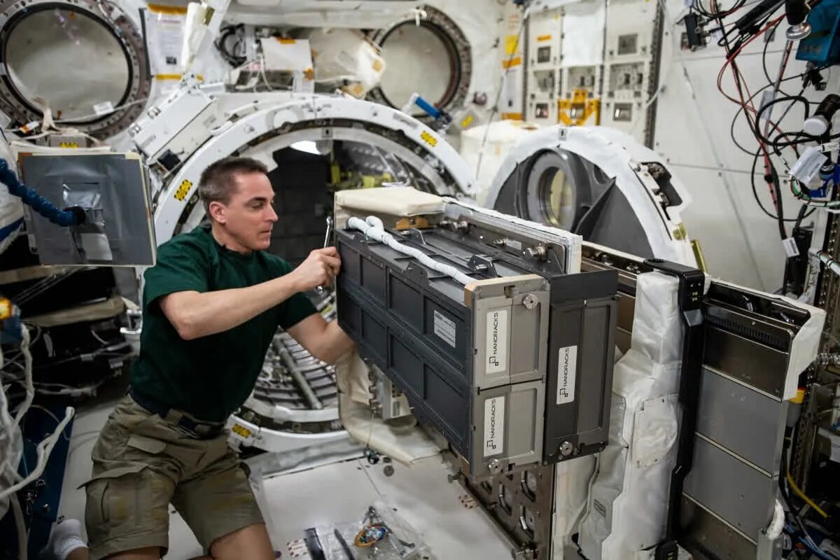 Space station. Космическая станция МКС. МКС 1999. МКС 2020. МКС 2007 год.
