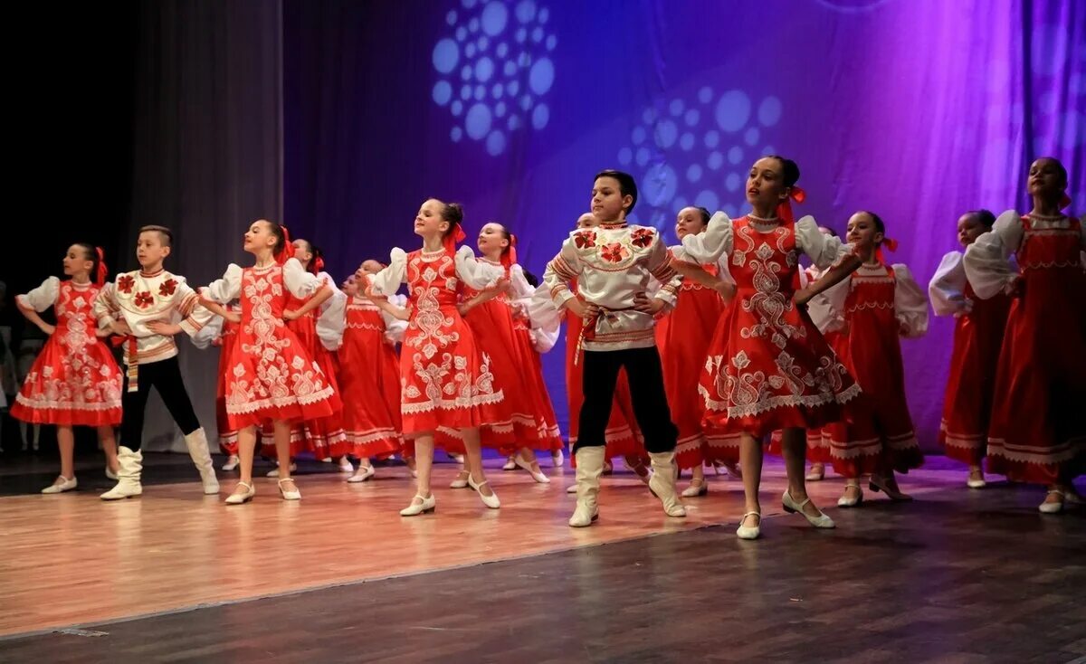 Звоны абакан. Ансамбль звоны. Фольклорный ансамбль перезвон екатеринбург. Творческие коллективы современные. Народные наигрыши.