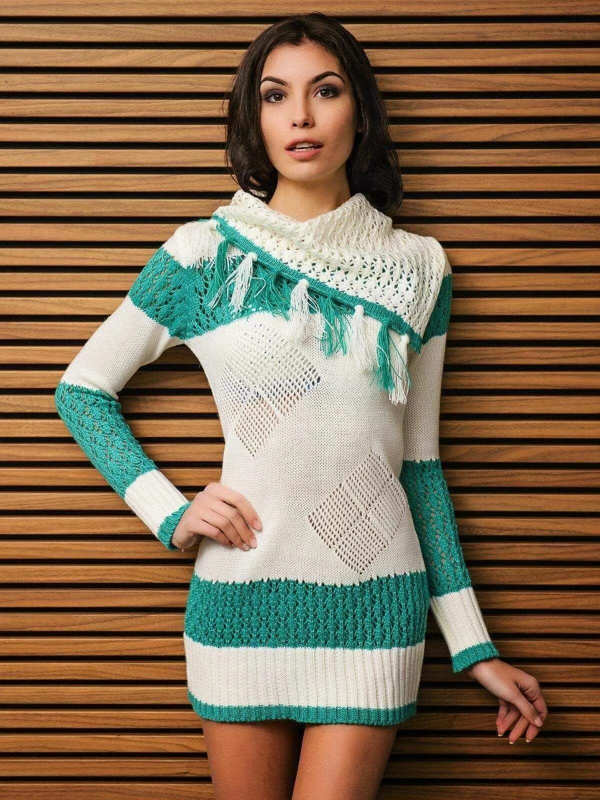 Вязаная туника. Двухцветный свитер. Платье вязаное. Красивый джемпер.
