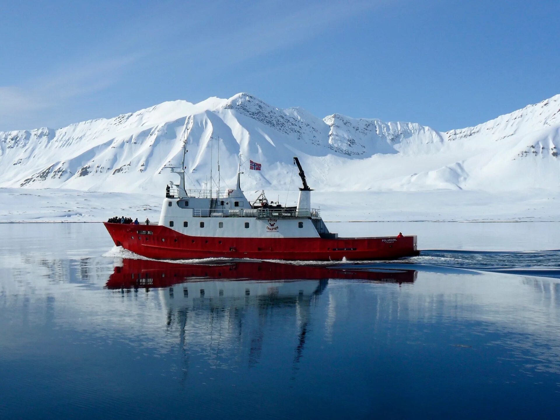 Arctic countries. Шпицберген Норвегия. Шпицберген ледокол. Арктический остров Шпицберген. Флаг Шпицбергена.