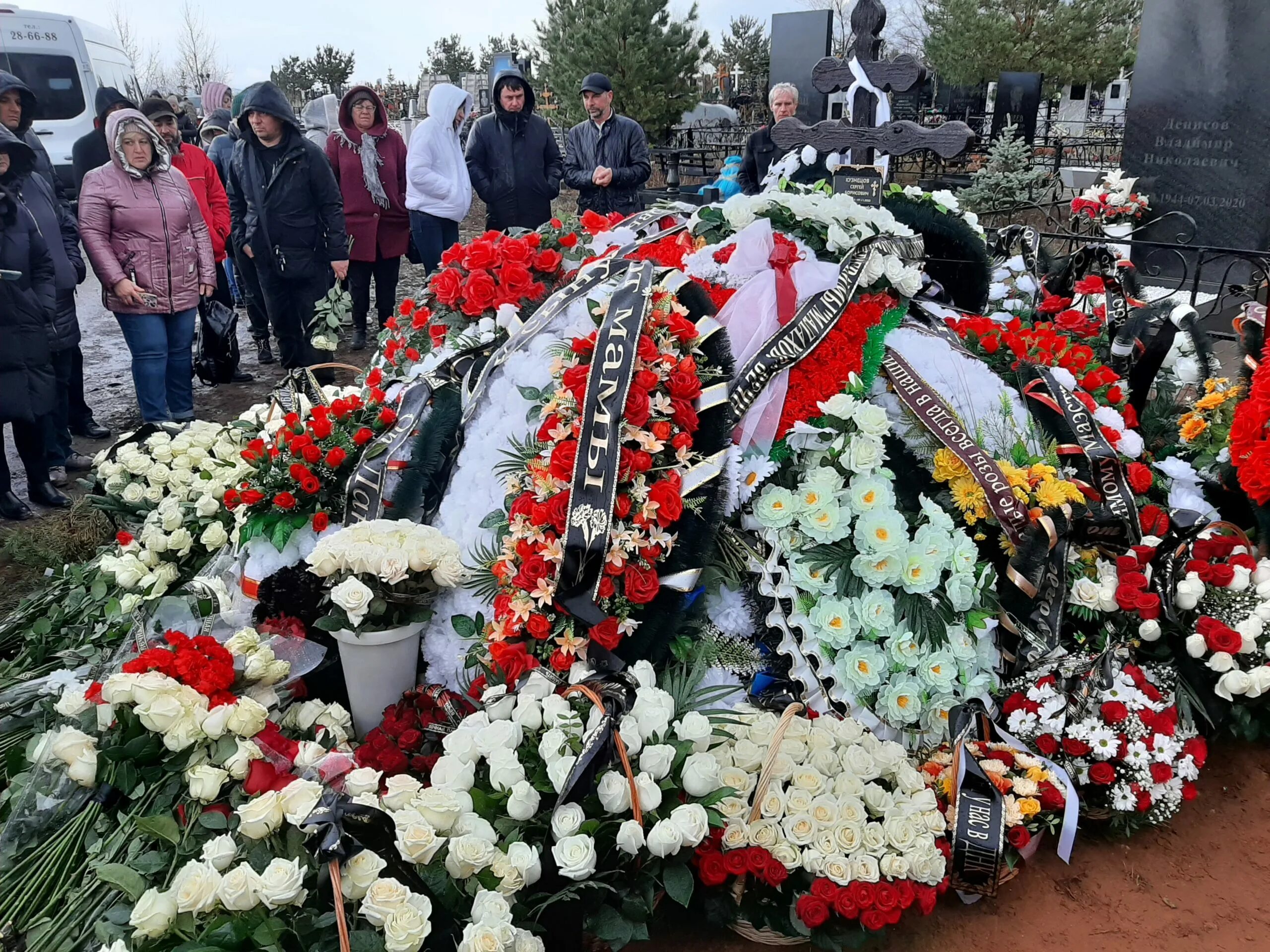 Могила Кузнецова ласковый май. Могила Сергея Кузнецова ласковый май.