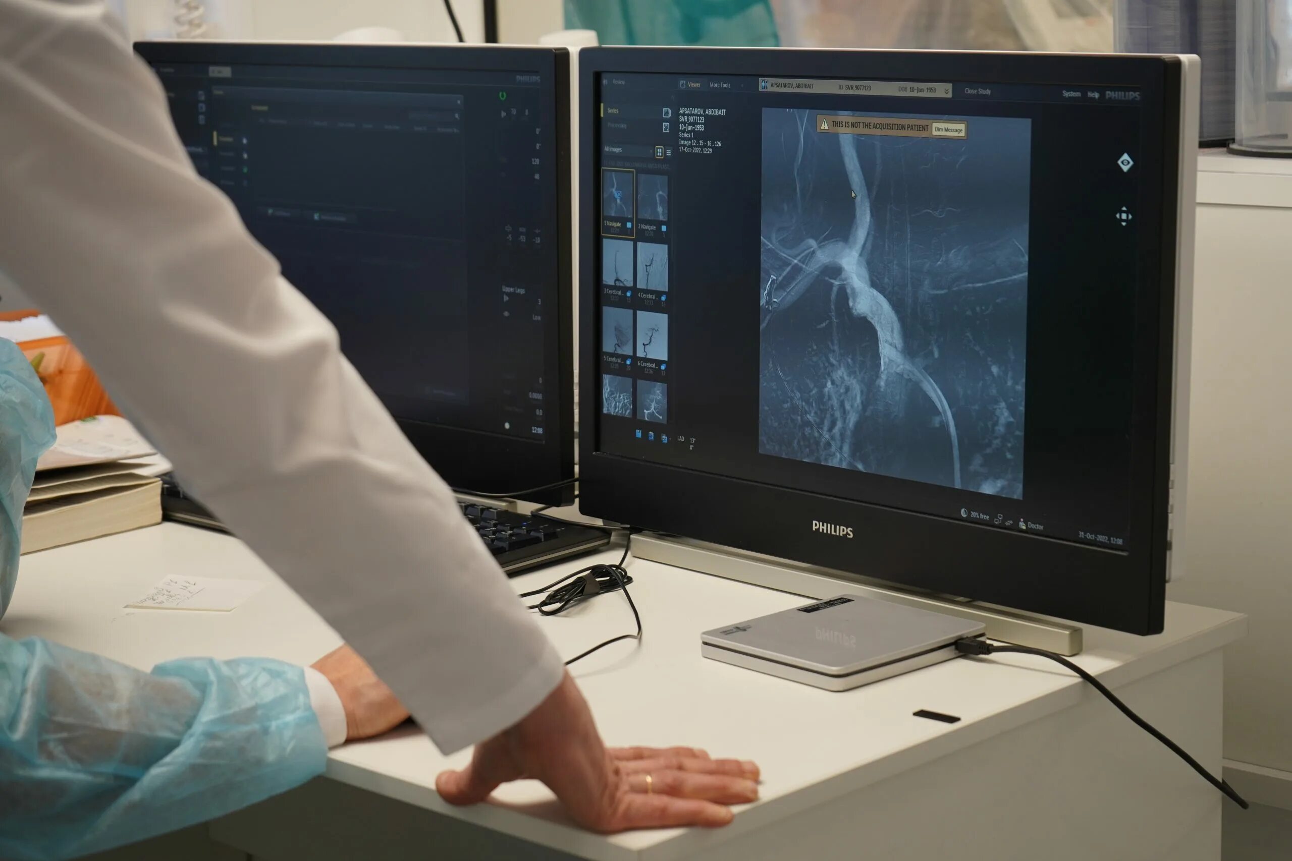 Легкие эксперты. Легкие эксперты. Легкие эксперты. Легкие проверяет врач. Рентгеновский снимок легких.