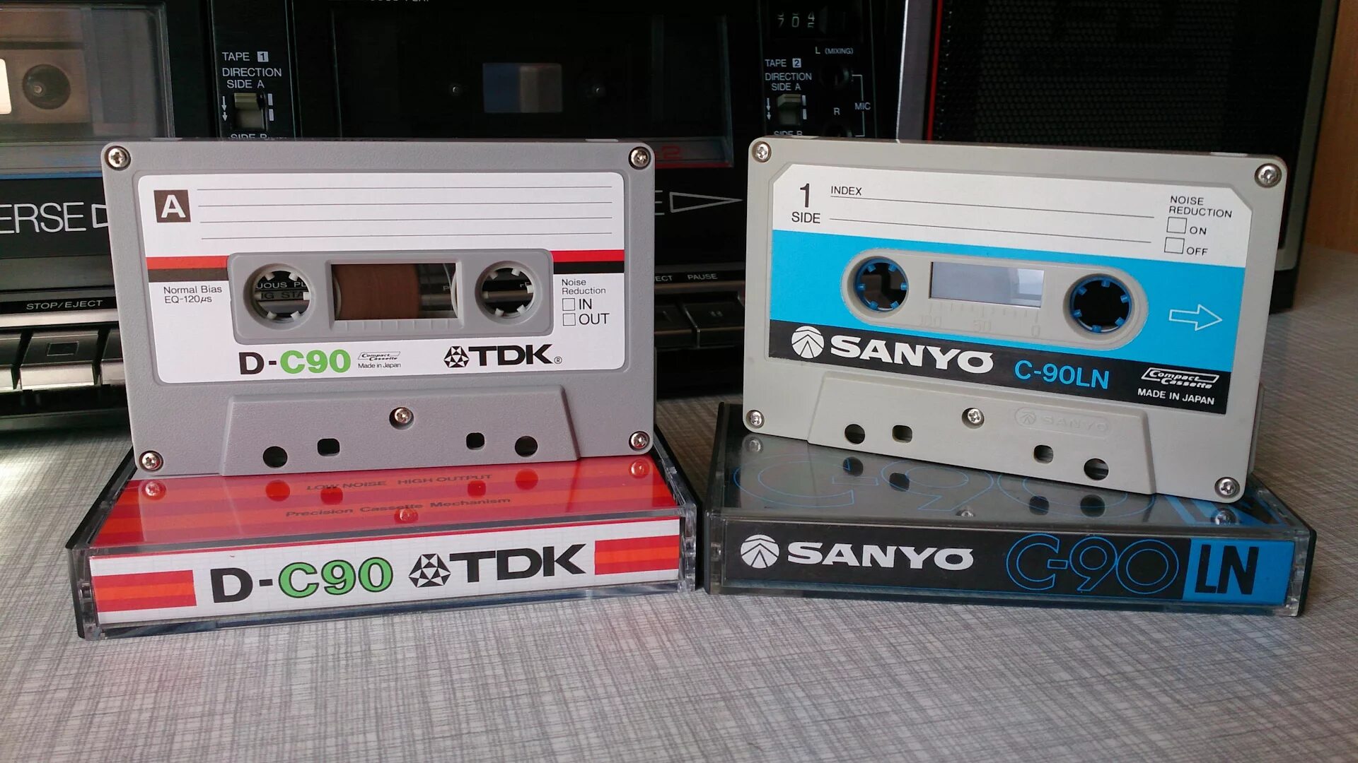 Радио забытая кассета. Японские аудиокассеты. Японские аудиокассеты 80-х годов. Кассета для магнитофона. Японские кассеты для магнитофона.