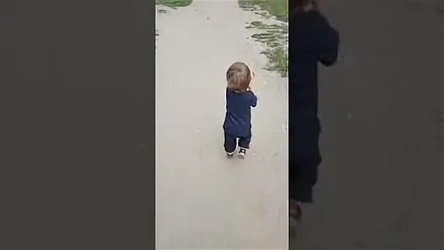 Малой поплыл песня