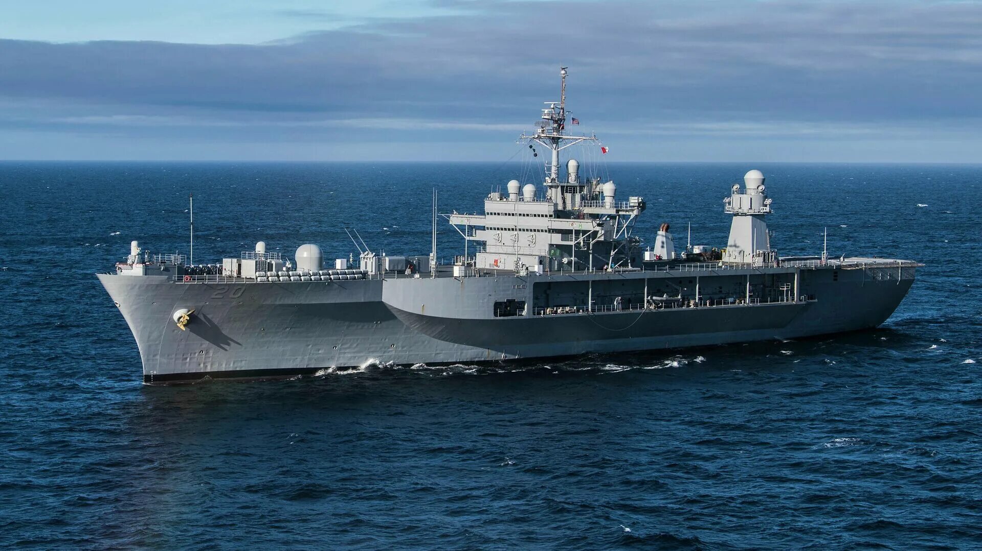 Суда 6 ноября. Флагман 6 флота Маунт Уитни. Корабль USS Mount Whitney. Корабль USS Mount Whitney (LCC 20). Флагман 6-го флота США LCC-20 USS Mount Whitney.