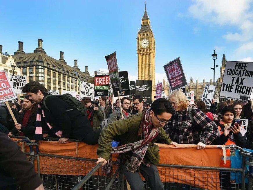 Демонстрации в Лондоне. Британцы митингуют. Британцы митинг. Митинги в Великобритании. Student cuts