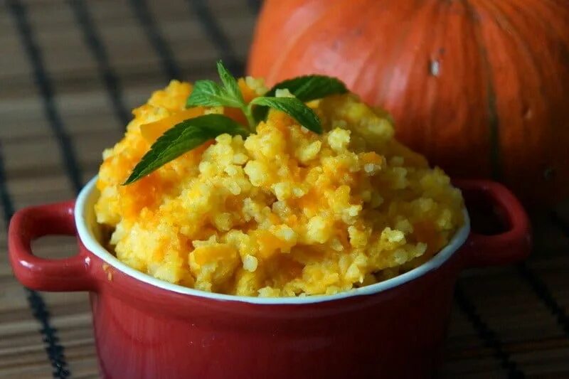 Тыква в мультиварке вкусно и быстро. Пшенная каша с тыквой. пшенная каша. гарбузяная каша. пшённая каша с тыквой в мультиварке.