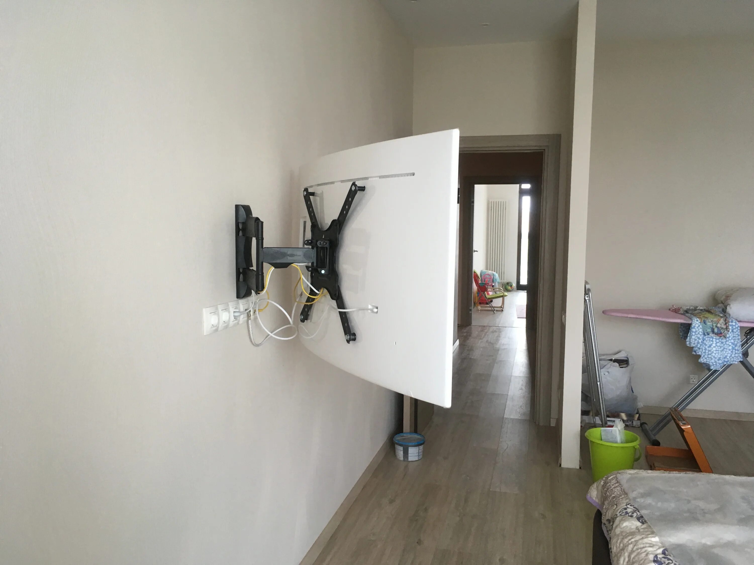 Крепление зеркала вплотную к стене. Кронштейн samsung wmn-m25eb. Крепление вплотную к стене. Держатель 5. Крепление вплотную к стене.