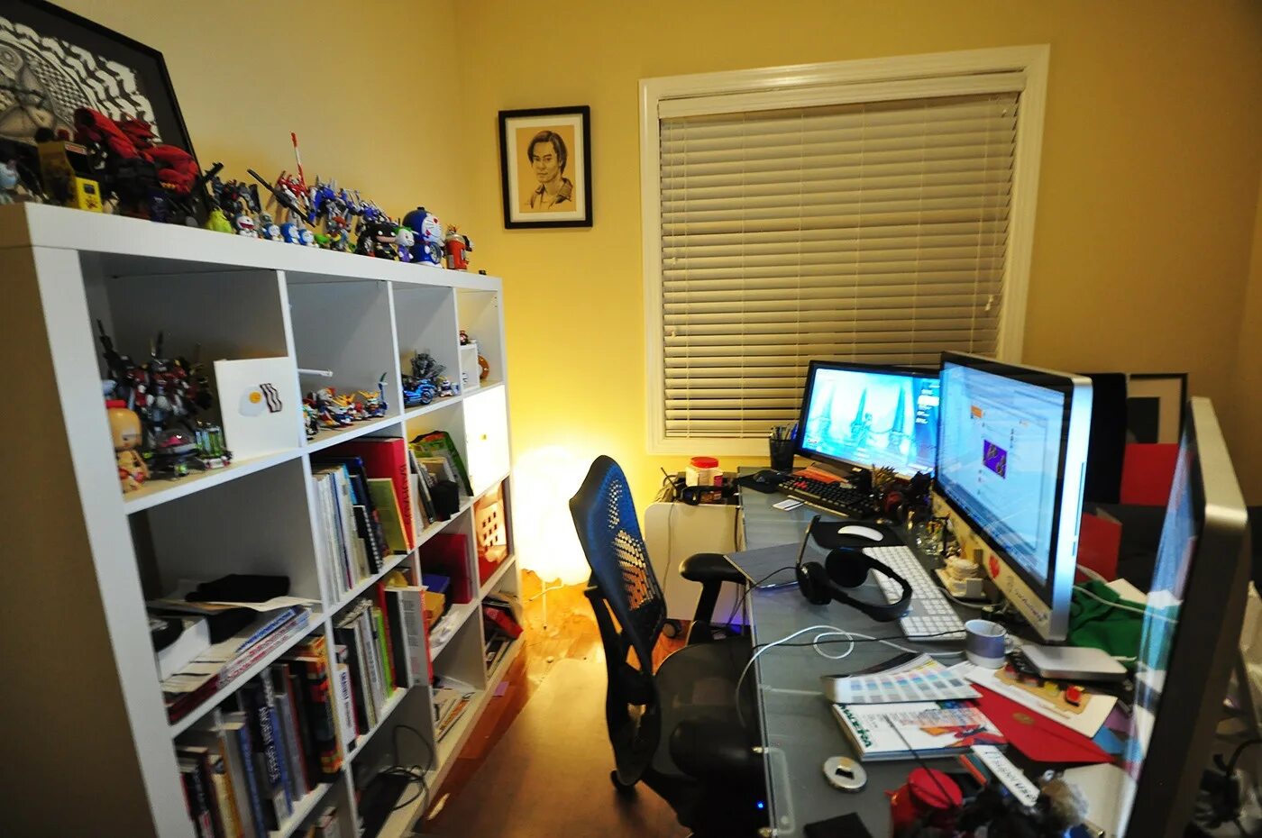 Игровое место с ноутбуком. Developer setup. Геймерская комната. Рабочее место программиста. Рабочее место дизайнера.