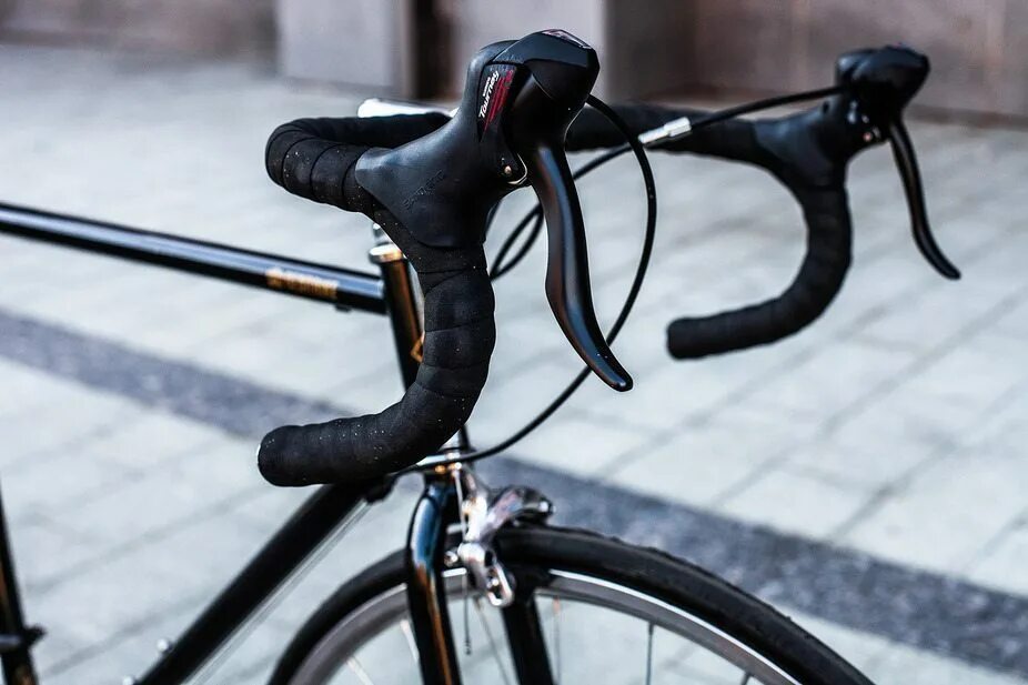 Bike минск. Шоссейник bear bike песочный. Гигантский велосипед. Bear bike шоссейник. Bear bike minsk 2022.