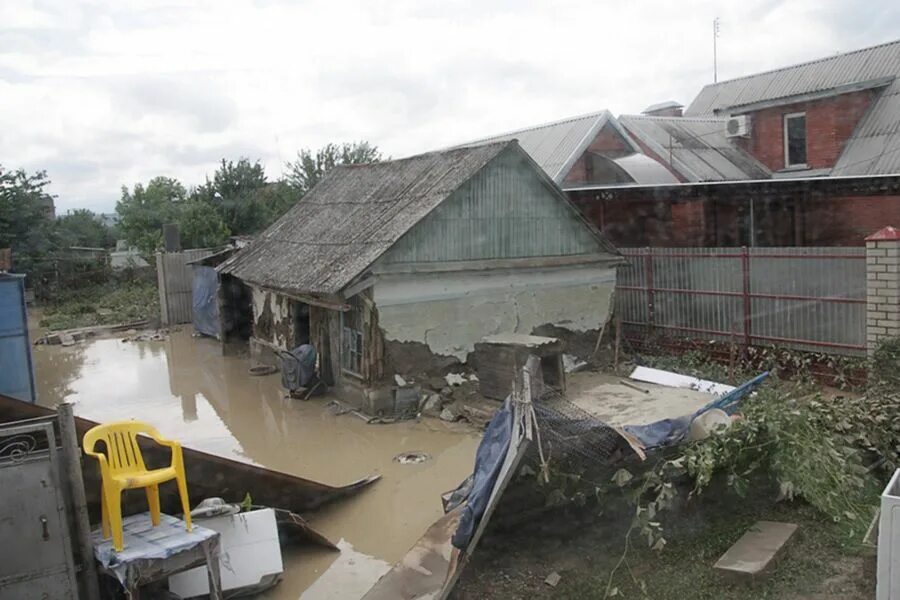 Крымск наводнение сколько погибло. Крымск Краснодарский край потоп. Крымск Краснодарский край наводнение 2012. Наводнения в Краснодарском крае, г. Крымск, 2012 г.. Затопление Крымска в Краснодарском крае.