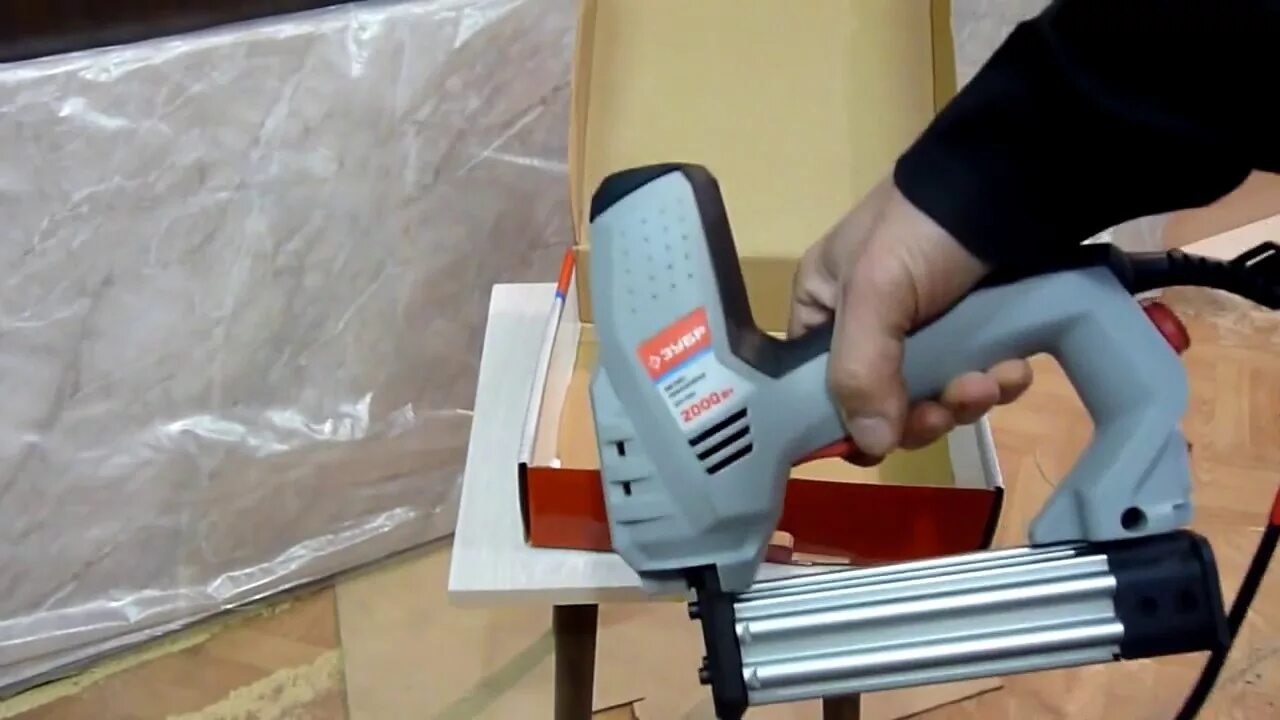 Скобогвоздезабивной пистолет зубр зсп-2000. Степлер электрический зубр зсп-2000. Электрический степлер wortex es 1053. Электро пистолет зубр 2000 инструкция. Пистолет скобозабивной степлер зубр зсп 2000.