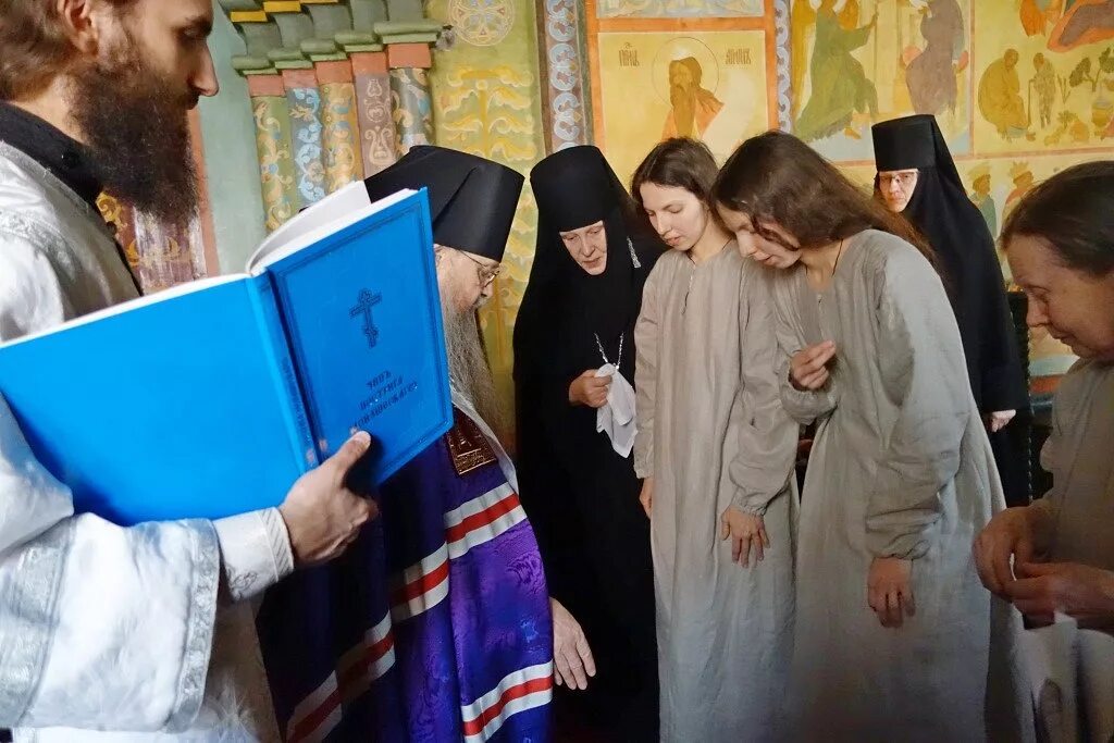 монашеский постриг. монахини постриг в схиму. насельники данилова монастыря. претендент в монахи. монашеский постриг спбда.