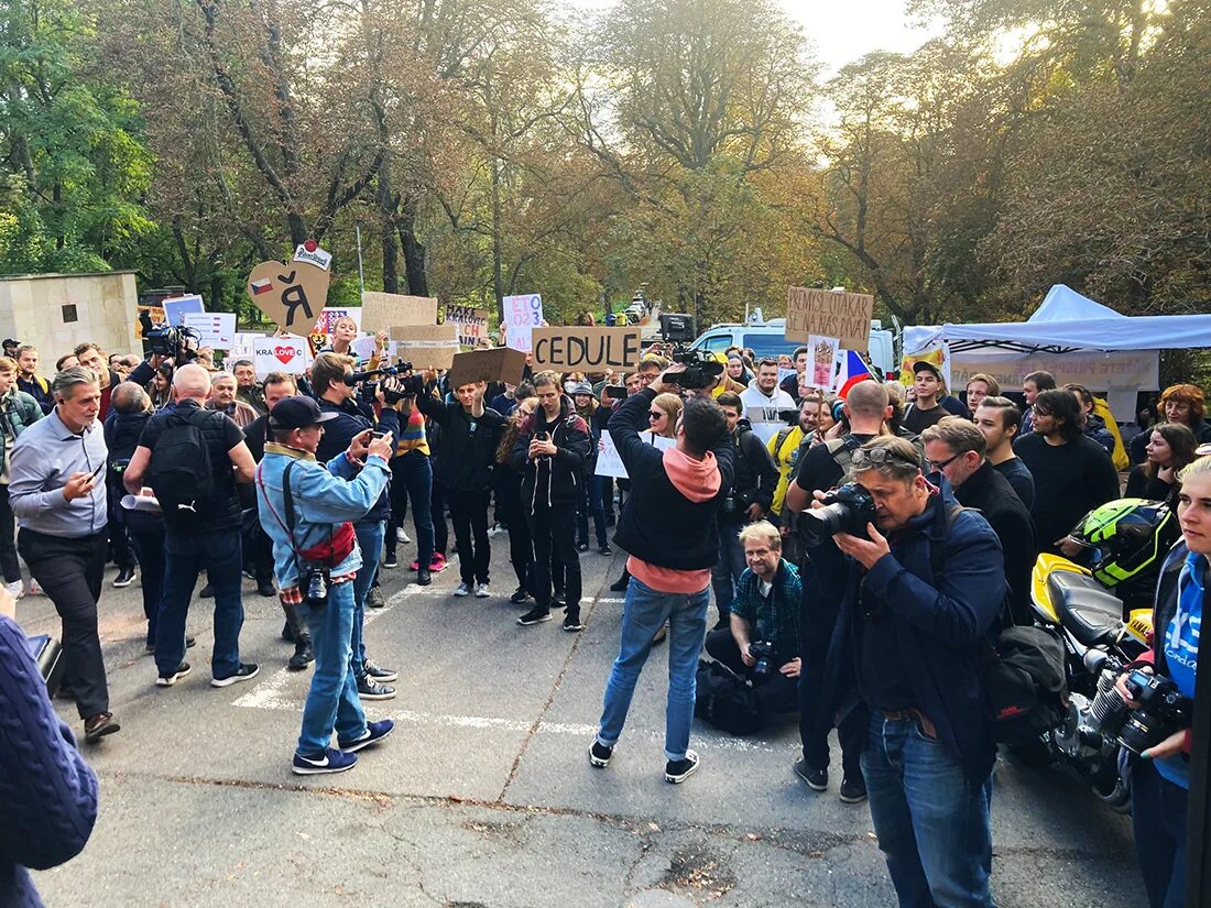 Когда в калининграде 23 часа в севастополе