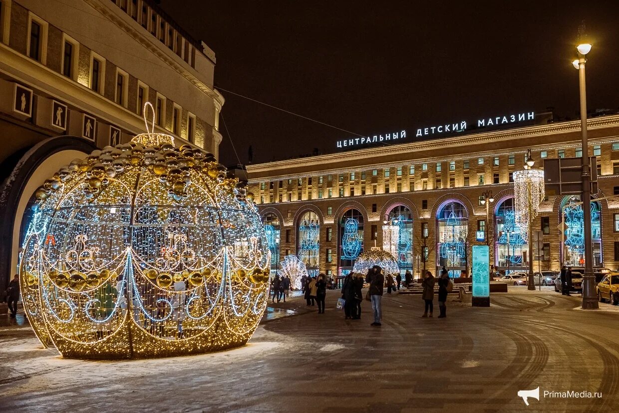 цум москва 2021. праздничная новогодняя москва. новогодний город. новогодние украшения москва центр. новогодняя лубянская площадь 2020.
