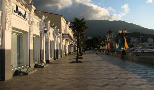 Набережная ленина 27 ялта. Бутик мост ялта. Номера на набережной ялты около моря. Ялта ул набережная им ленина. Набережная ленина 1.