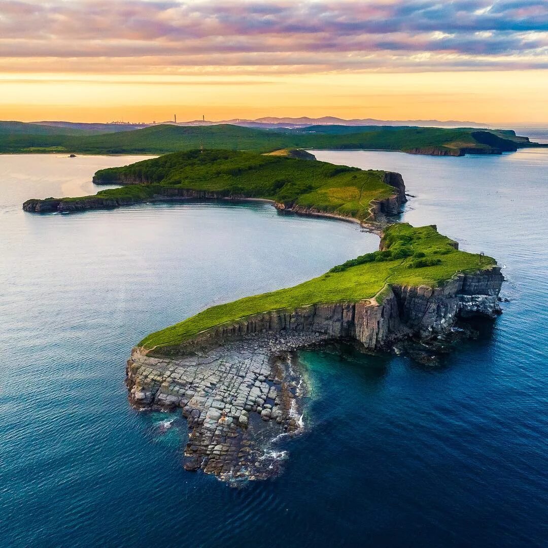 С английского на русский island. Мыс Тобизина Владивосток. Мыс Тобизина остров русский. Остров Тобизина во Владивостоке. Владивосток мыс Тобозин.