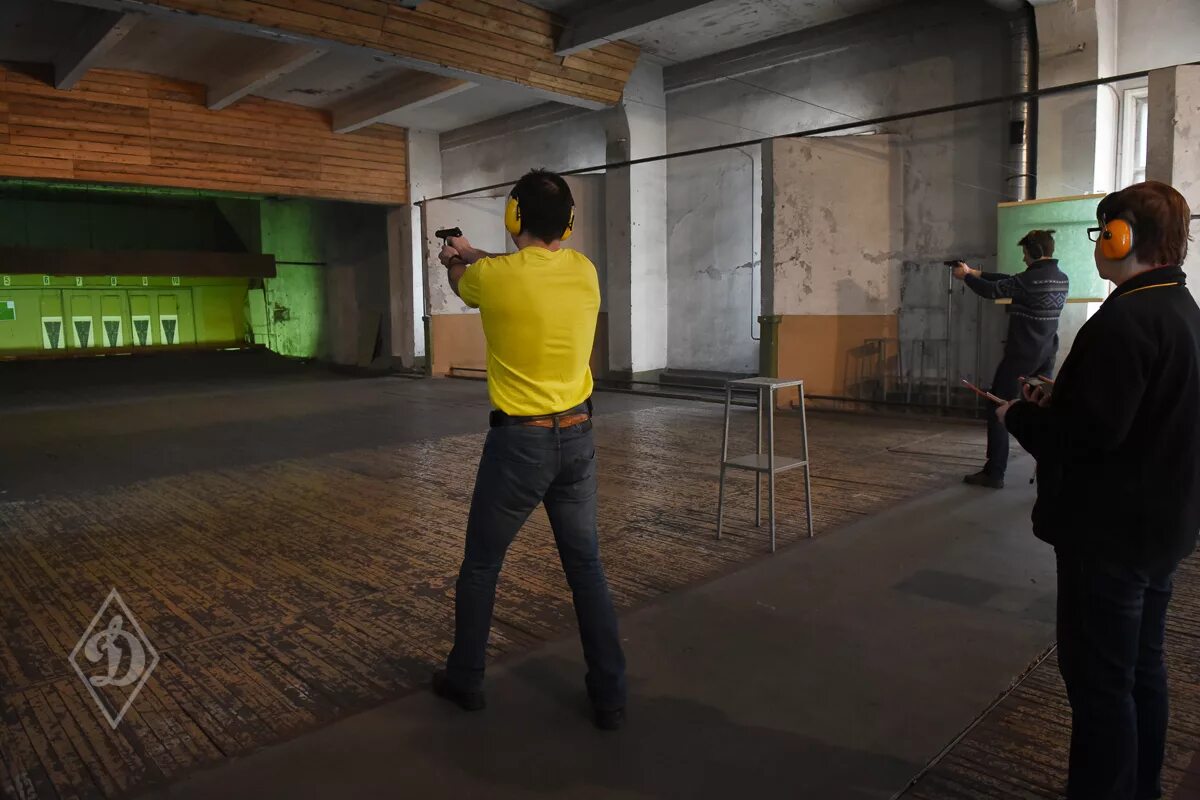 Тц ульянка стрельба. На ириновском проспекте перестрелка. Стрельба в питере сегодня. Полиция на невском проспекте санкт-петербург. Подросток устроил стрельбу в школе санкт-петербург сегодня.