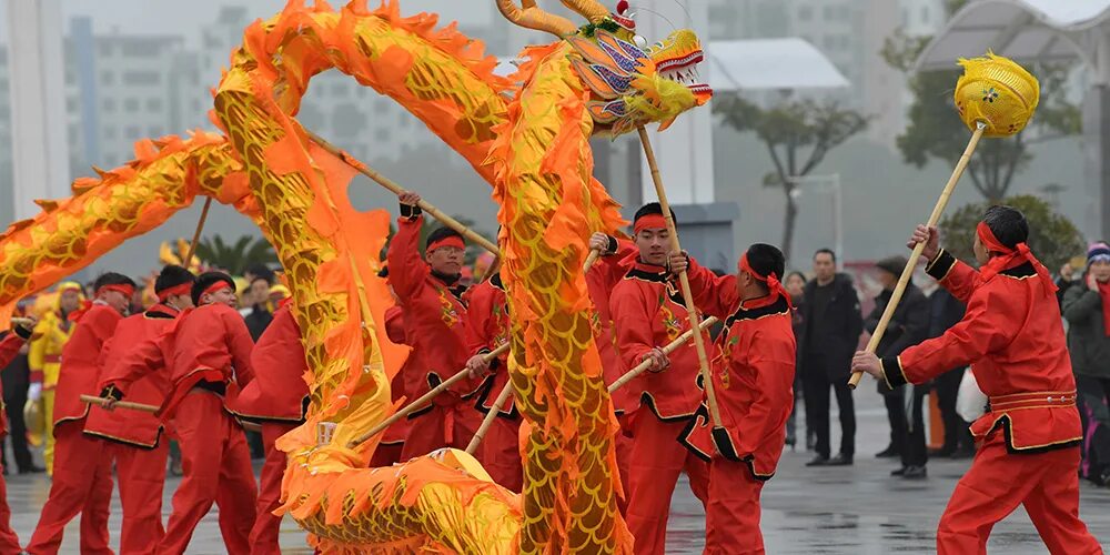 Malaysia traditional lion dances. танец дракона в китае. танец льва. танец с драконами. танец дракона в китае на новый год.