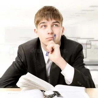 Студент пришел первый