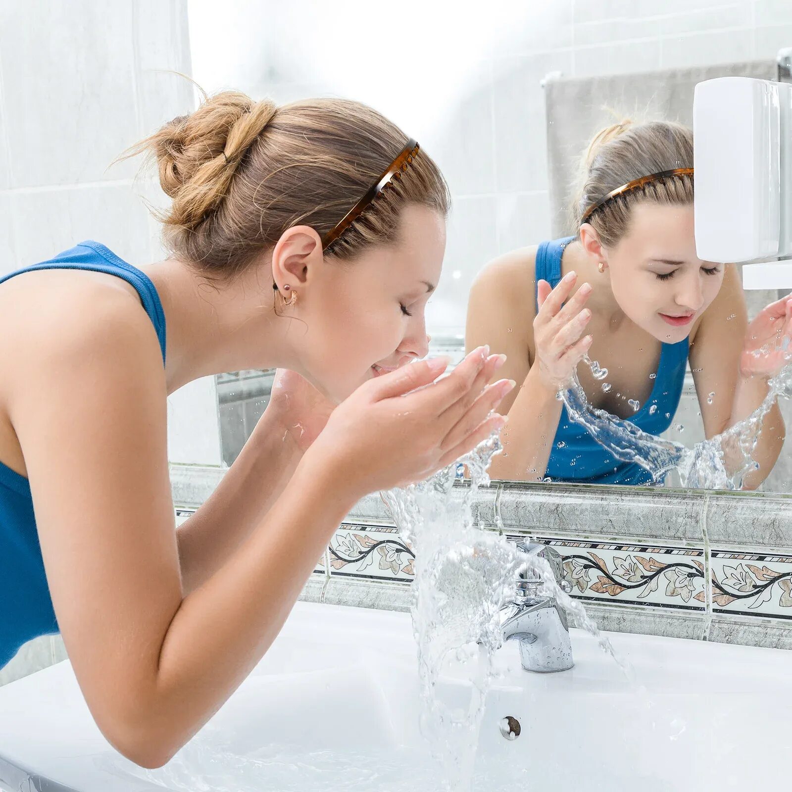 Девушка умывается. Что такое контрастное умывание. Девушка умывается. Девушка умывается. Что такое контрастное умывание.