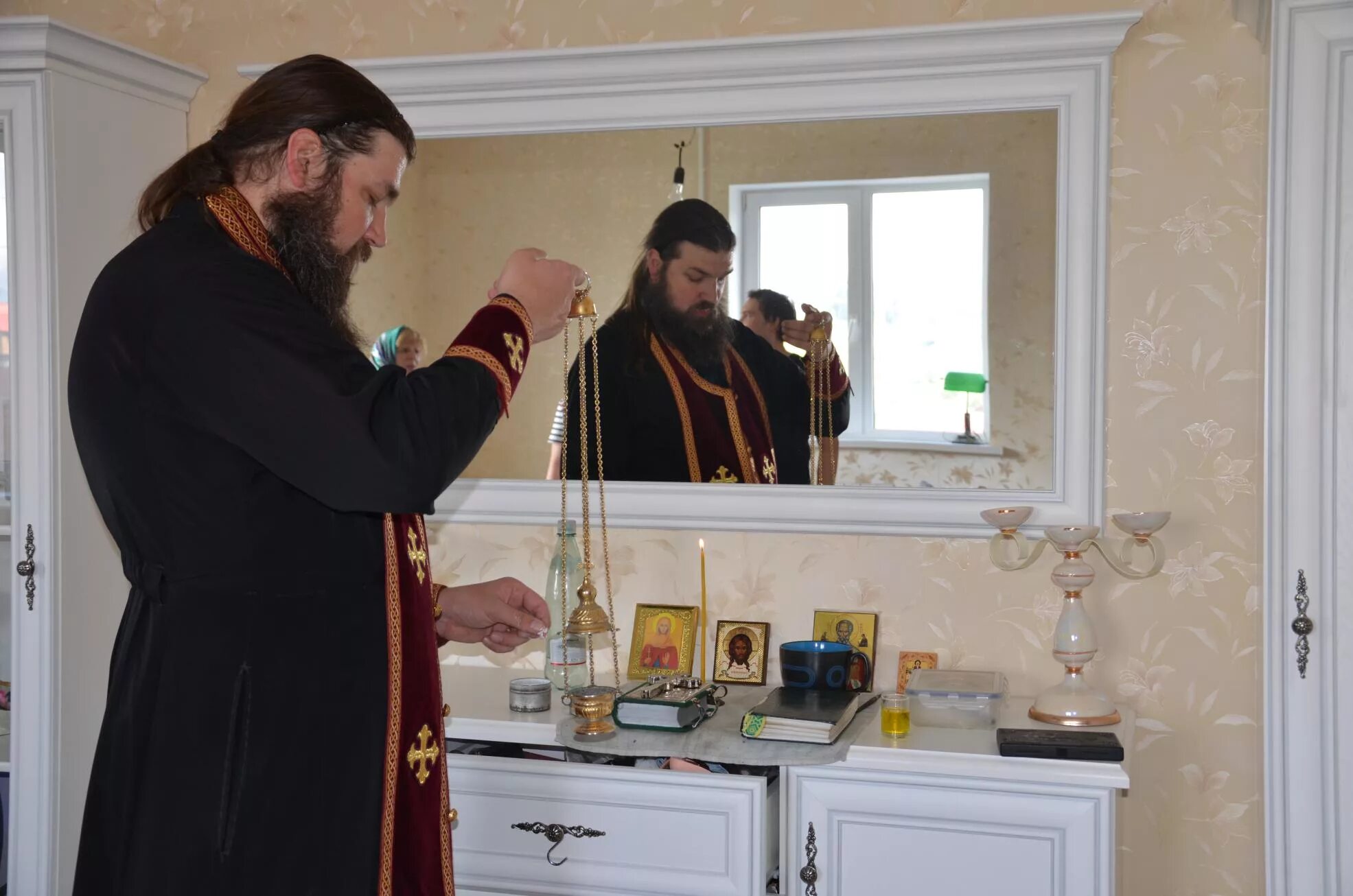 Освящение иконы. Церковь в жердевке тамбовской области. Освещение батюшкой. Как происходит освящение. Освящение жилища священником.