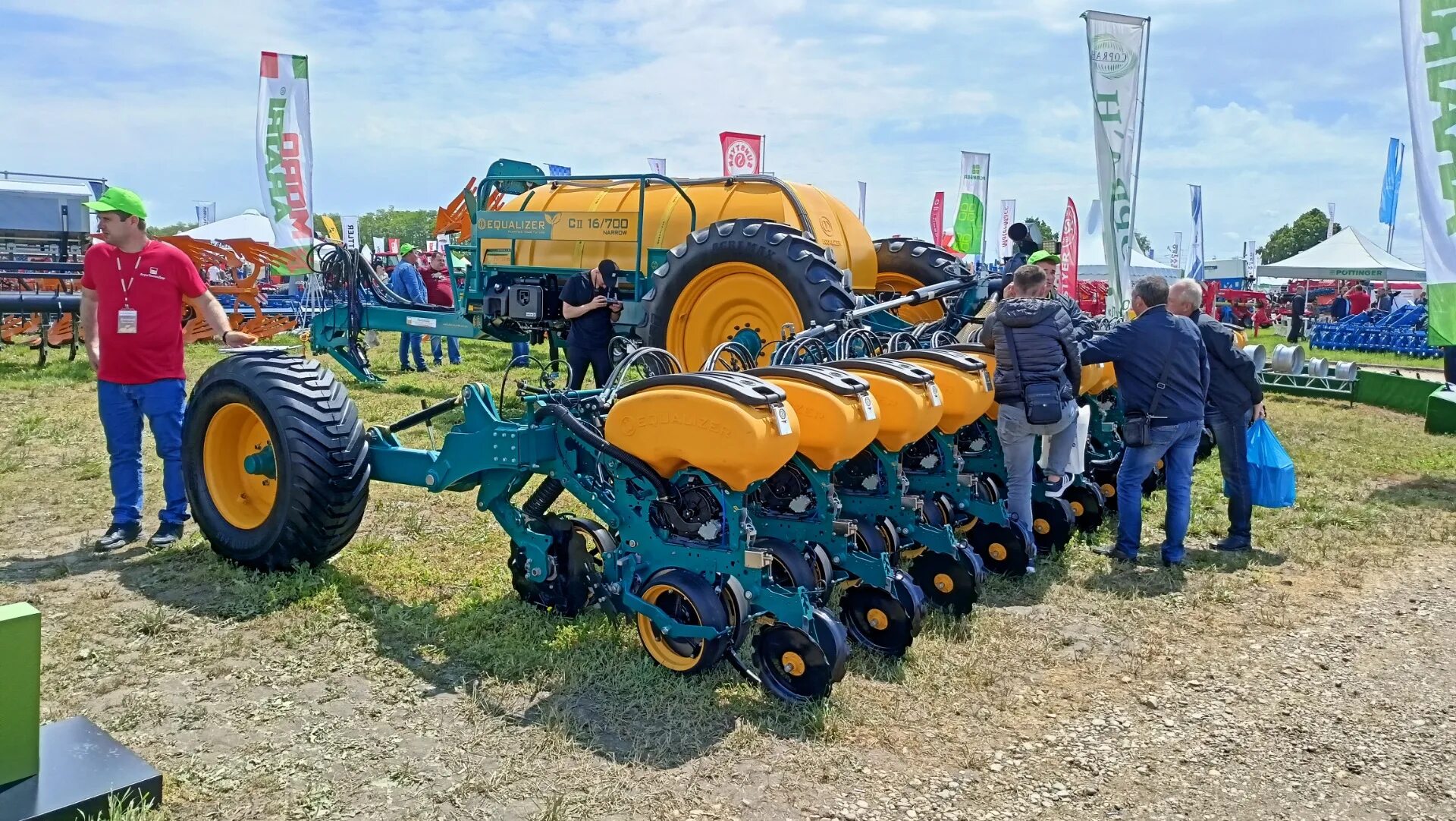 Золотая нива 2023 усть лабинск мтз. Сельхозтехника усть лабинск. Выставка золотая нива. Сельхозтехника усть лабинск. Сельхозтехника усть лабинск.