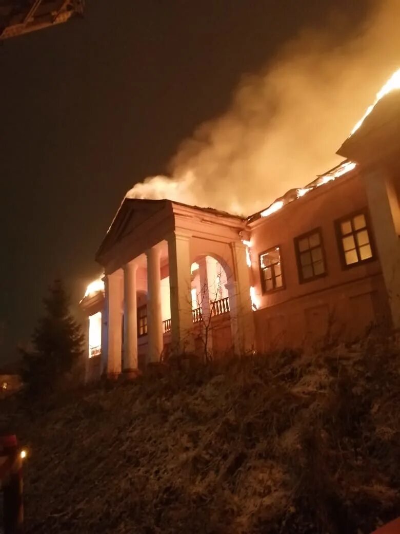 Что горит в подольске сегодня. Пожар в подольске сейчас. пожар в подольске вчера. пожар в подольске сейчас что горит. сгорел дом в подольске.