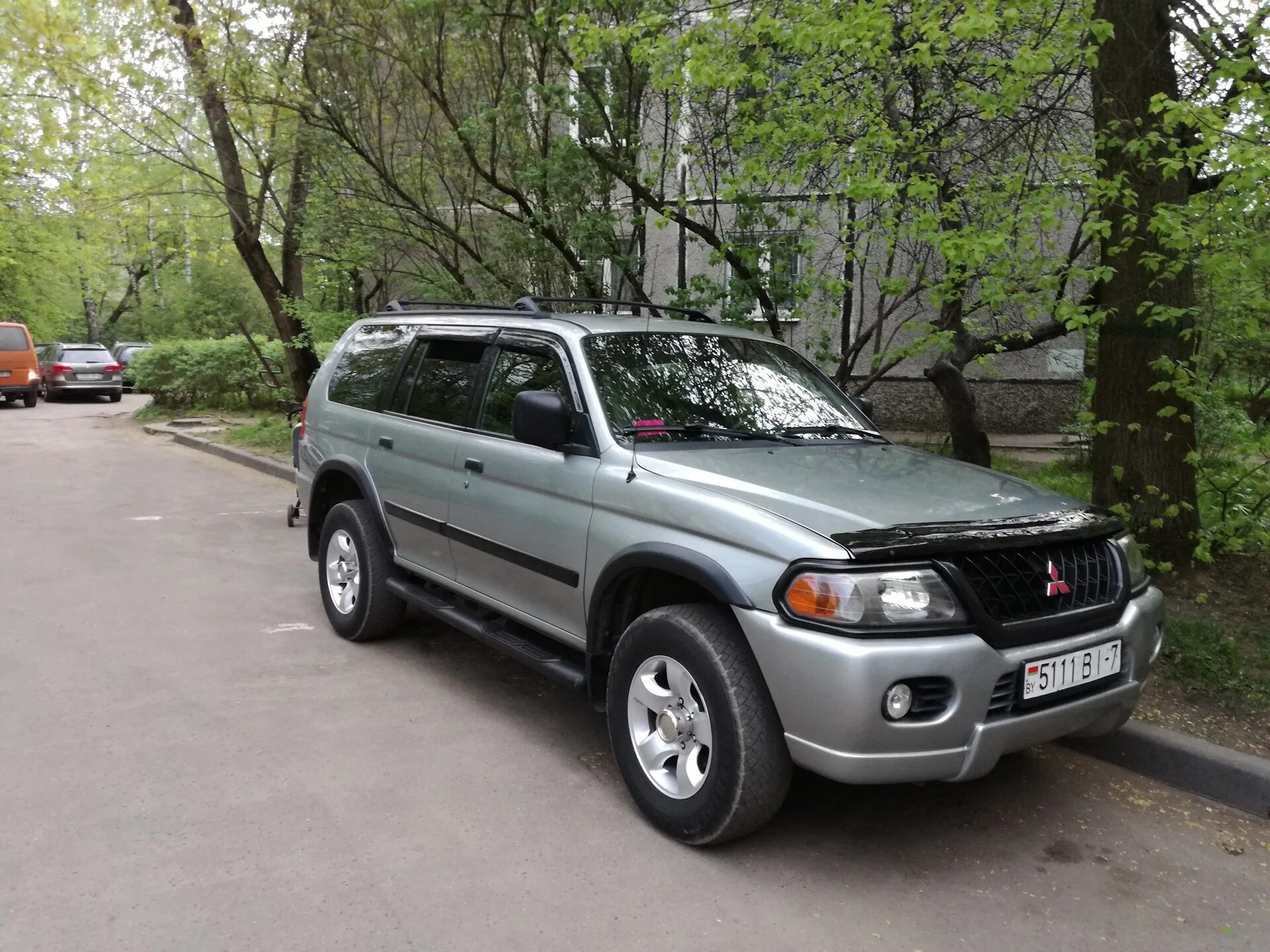 Mitsubishi pajero sport бензин. Митсубиши Монтеро спорт 2000. Mitsubishi Montero Sport 2000г. Митсубиси Монтеро спорт 3. Мицубиси Монтеро 2000 года.