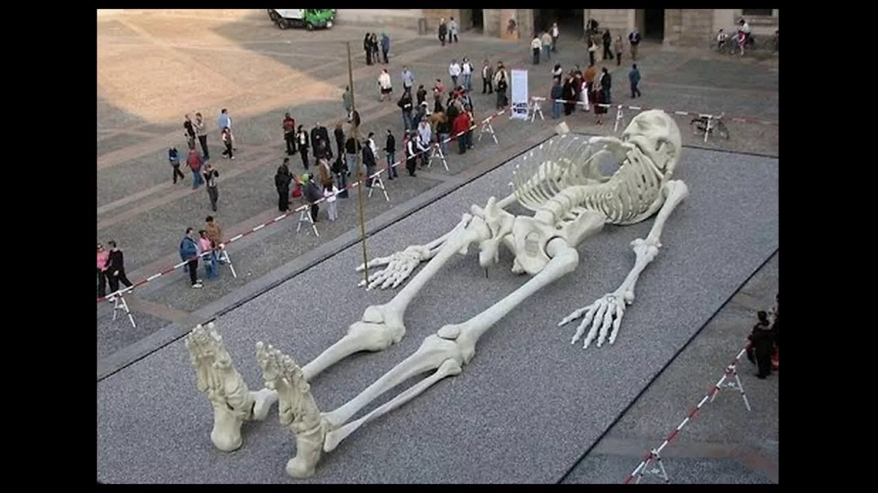 Гигантский гандам в японии. Забор на жд путях россия. Gundam робот в японии. 18 метров человек. Японские роботы на стройке.