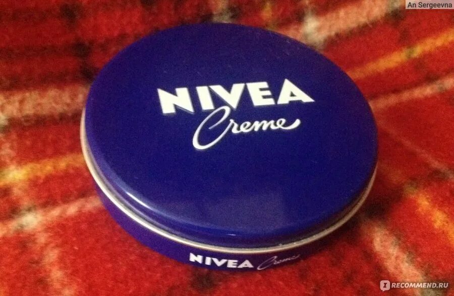 Купить крем nivea. Крем нивея шайба. Нивея крем универсальный. Крем нивея синяя шайба. Увлажняющий крем нивея с шиммером.