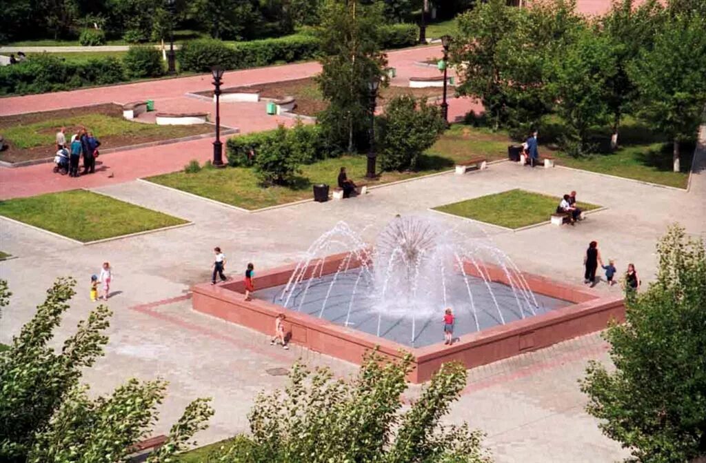 Новогодний городок краснотурьинск. Краснотурьинск площадь. Краснотурьинск. Краснотурьинск свердловская. Краснотурьинск площадь набережная.