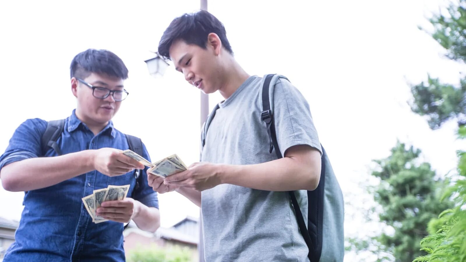 You always to borrow money. Borrowing money. lending money. футболки borrow. a man transfers money to another secretly.