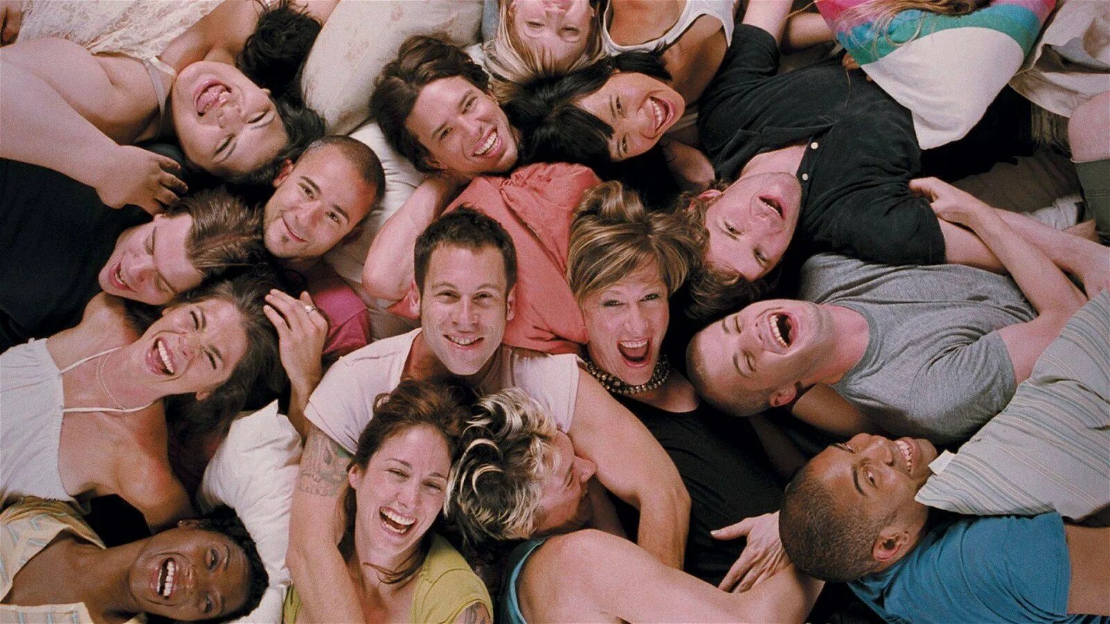 Общение людей. Студенты общаются. Разные хобби. Интересно куда люди. Повседневное общение.