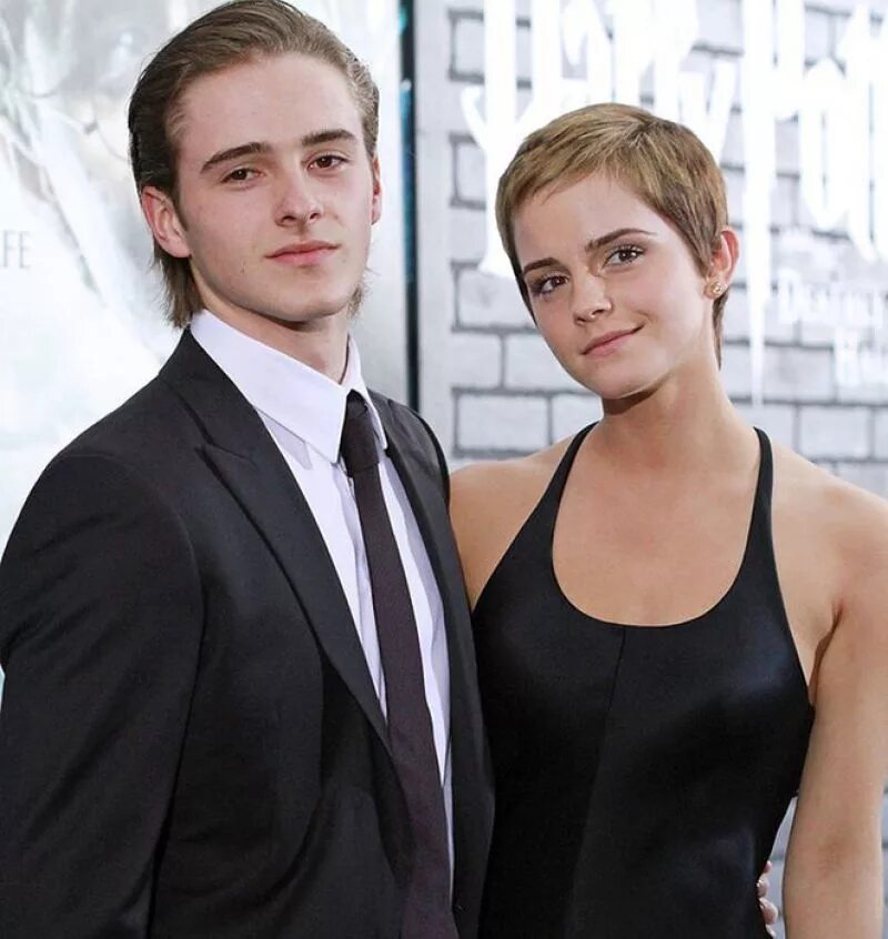 бен и кейси аффлек. известные старшие братья. крис хемсворт и лиам хемсворт братья и люк. том редмэйн брат. брэд питт и его брат.