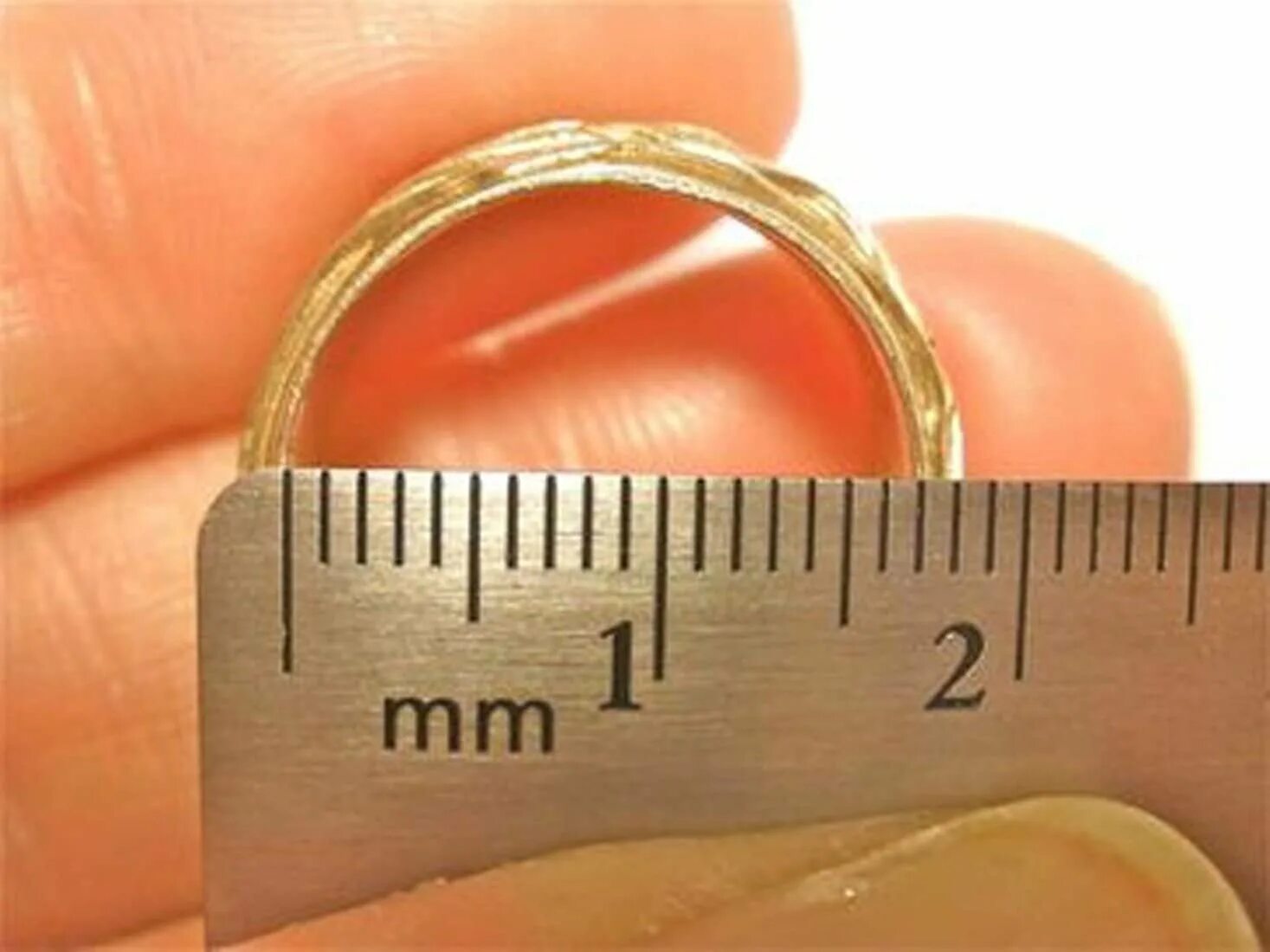 Сколько сантиметров пальцы. 16 Размер кольца. Диаметр кольца 18 мм. 20 Мм размер кольца. Диаметр кольца 3 см.