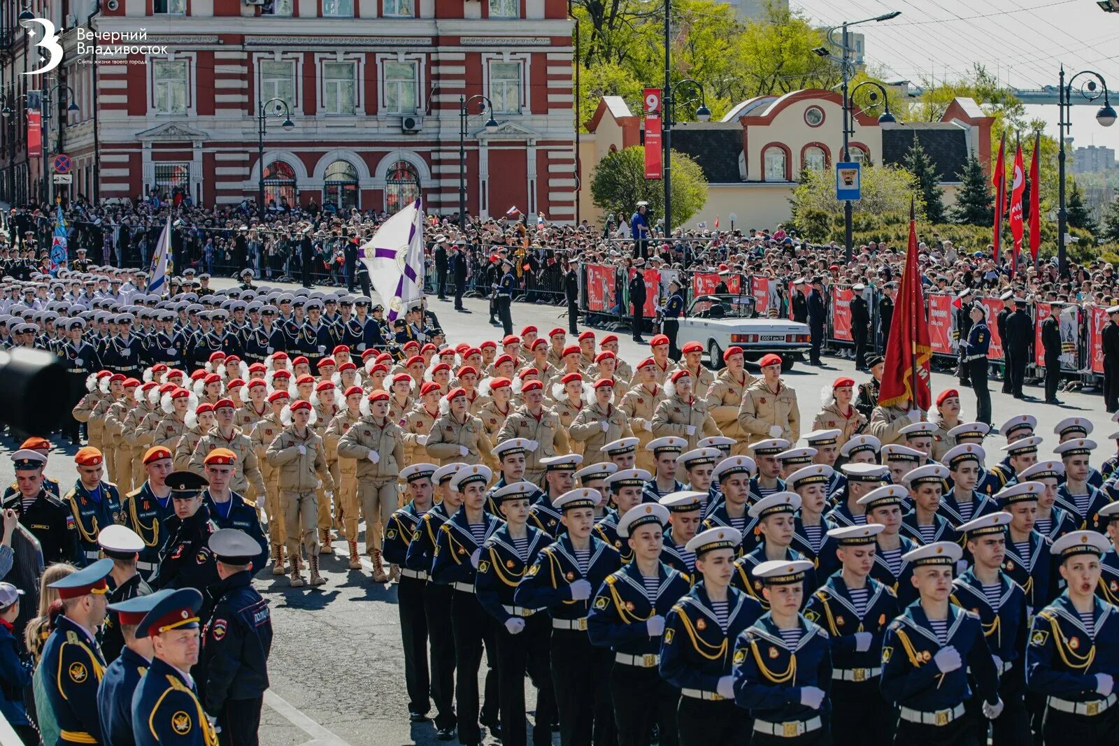 9 Мая день Победы во Владивостоке. Парад во Владивостоке. Девушки парад 9 мая Владивосток 2023. 9 мая владивосток