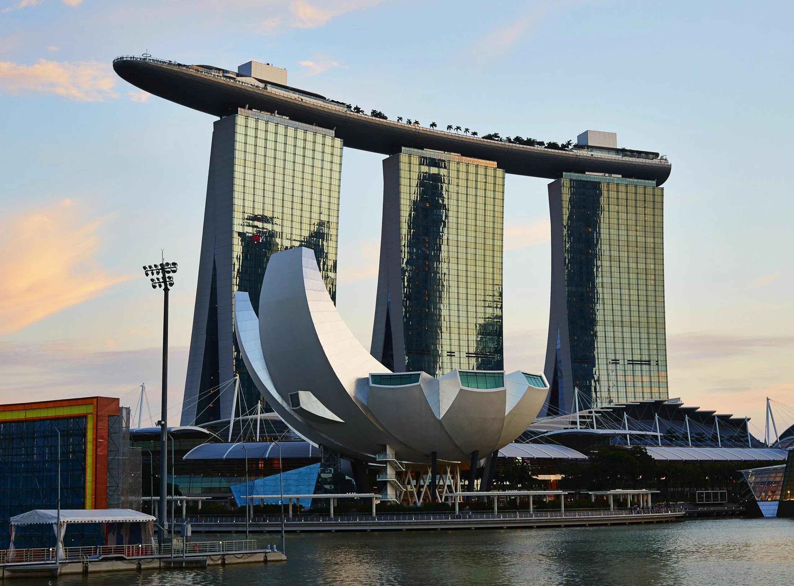 Сингапур тип 1. Marina bay sands архитектор. marina bay sands достопримечательности сингапура. гостиница и казино marina bay sands. сингапур здание корабль.