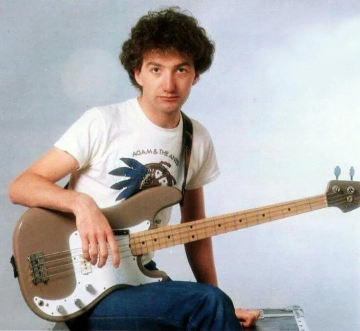 Джон дикон 1969. Бас гитара джона дикона. John deacon 1978. Дикона отзывы. Джон дикон квин.
