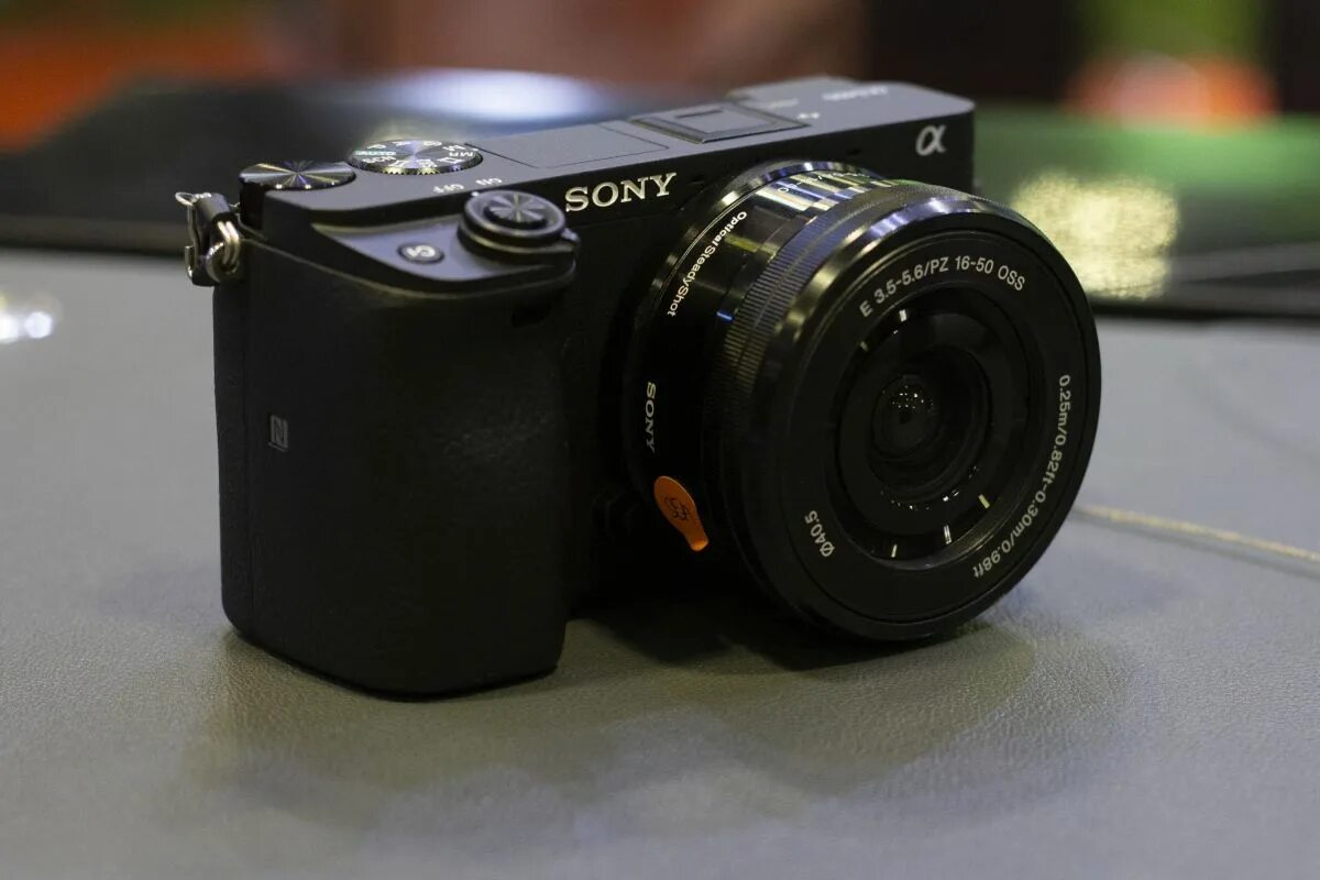 Сони а 6400. Камера Sony Alpha 6400. Sony a6400 Silver. Sony 6400 с 35мм.