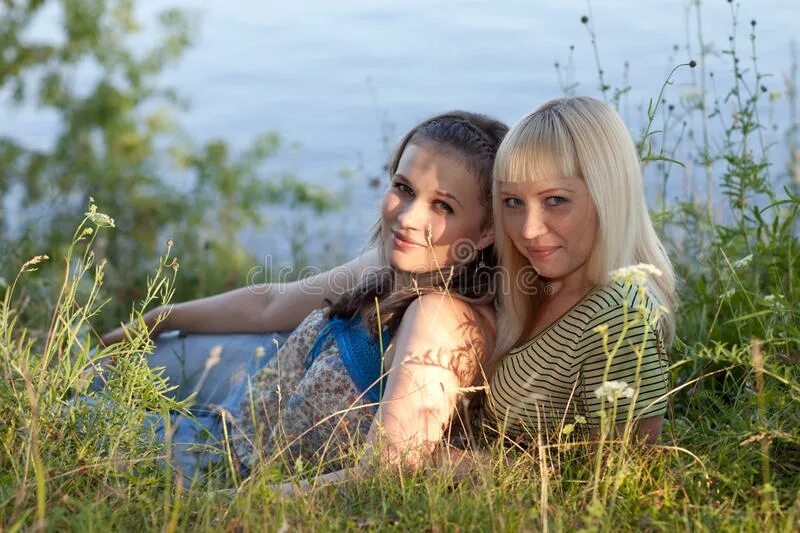 Имеет русскую девушку