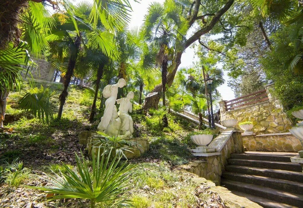 Отель гора царя баграта абхазия. Гора царя баграта сухум. Гора царя баграта. Гора царя баграта сухум. Отель гора царя баграта г сухум.