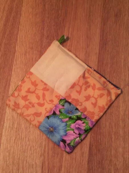 Кухонные прихватки. Узор для лоскутного изделия прихватки. Прихватки для кухни своими руками. Лоскутное шитье прихватки. Синтепон для прихваток квадратный.