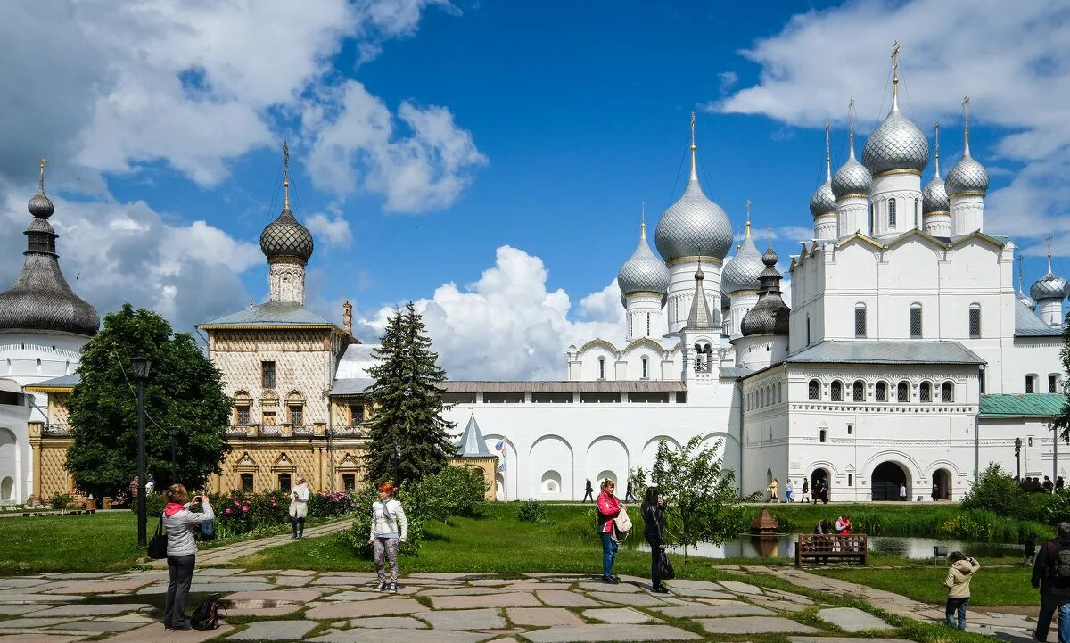 Ростовский кремль сайт. Государственный музей-заповедник Ростовский Кремль, Ростов. Музей музей заповедник Ростовский Кремль. Ростовский Кремль (музей-заповедник) достопримечательности. Ростовский Кремль музей-заповедник сад.