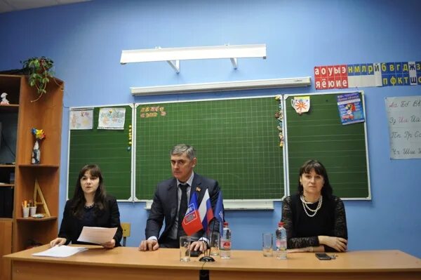Директор школы 106 ростов на дону. Детский парад победы в детском саду. Ростов на дону октябрьская школа. 12 школа донской. Ростов на дону октябрьская школа.
