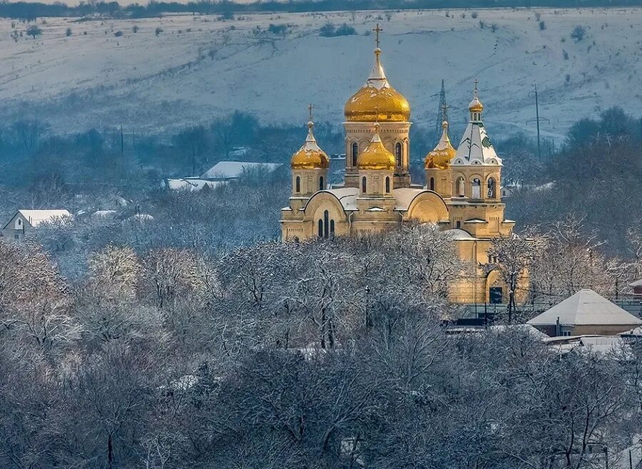 Золото ставропольского края. Храм Александровское Ставропольский край. Церковь село Александровское Ставропольский край. Храм в селе Александровском Ставропольского края. Церковь Московское Ставропольский край.